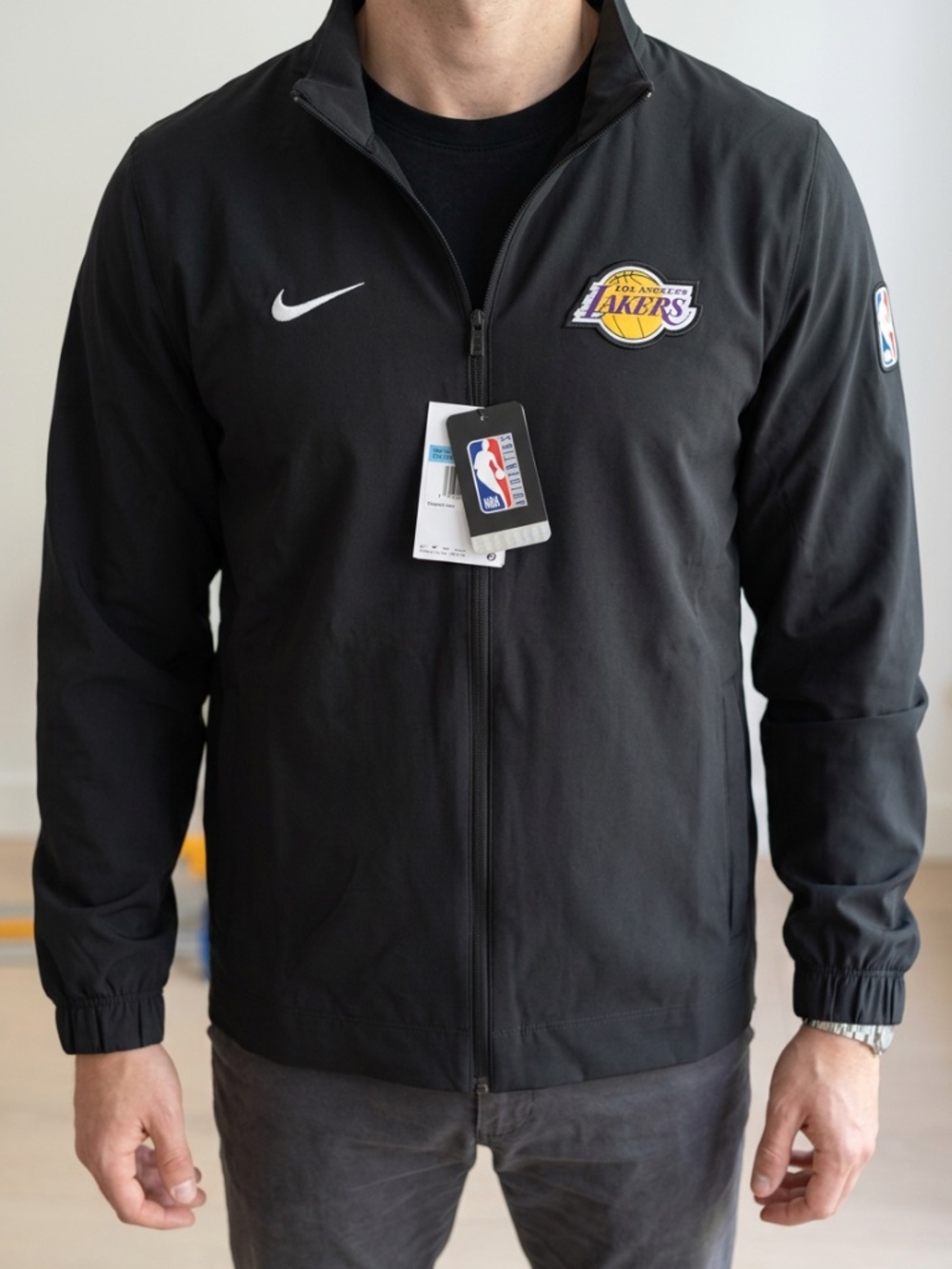 Dry fit Nike jacket size (l Lakers logo)